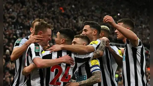 Newcastle clasificó a la final de la Carabao Cup tras derrotar 2-1 a Southampton