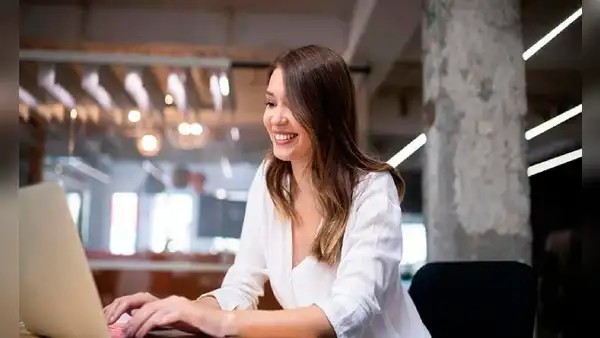 ¿No consigues empleo? Así puedes estudiar un programa sin costo y pagarlo cuando encuentres trabajo