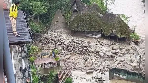 Ocho regiones en alerta roja por activación de quebradas