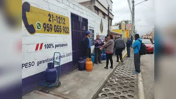 Distribuidoras de balones gas de Arequipa se abastecen tras desbloqueo de vías