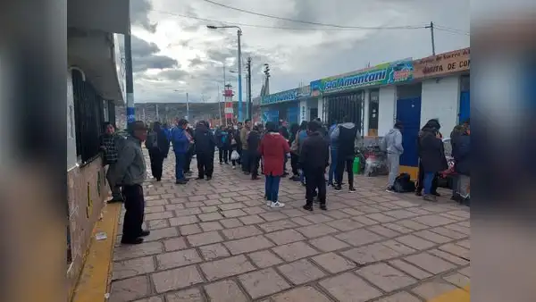 Migraciones abrió oficina en puerto de Puno y lancheros cobran S/120 por viajar a Bolivia