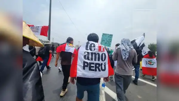Comitiva de ciudadanos de Arequipa partió a Lima para protestar contra Dina Boluarte