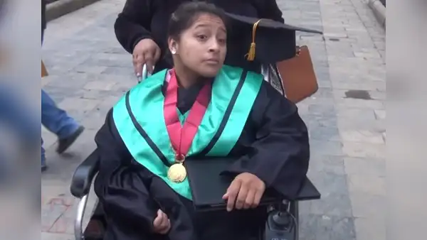 Joven con parálisis cerebral logró grado de bachiller en Contabilidad