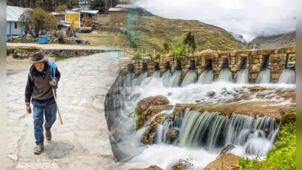 ¿Dónde queda el puente inca construido por Pachacútec y que sigue en uso 500 años después?