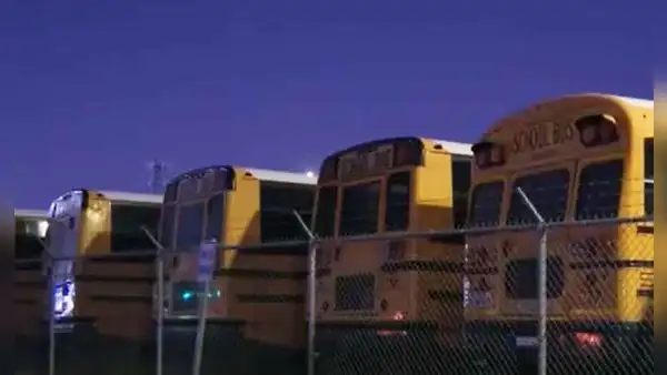 Adolescente de 12 años habría atacado sexualmente a menor de 6 en pleno autobús escolar