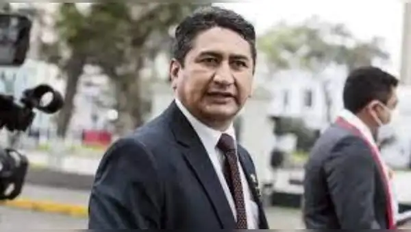 Vladimir Cerrón es condenado a 4 años de prisión efectiva por colusión