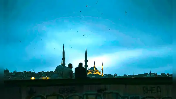 ¿Por qué aparecieron destellos de luz en el cielo antes del terremoto en Turquía?