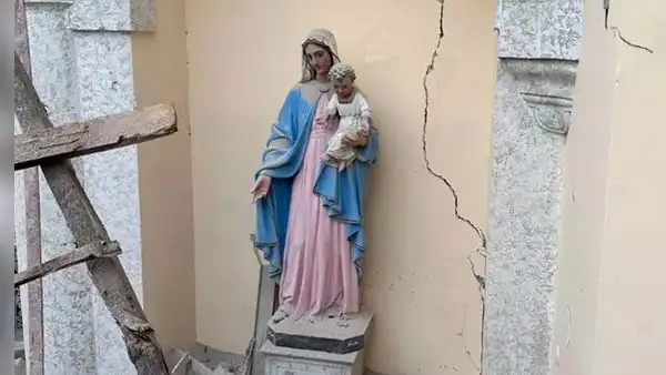 Terremoto en Turquía: imagen de la Virgen María quedó intacta tras derrumbe de catedral