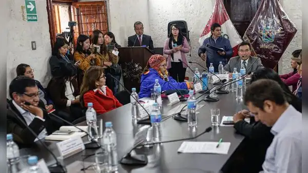 Consejo Regional Arequipa pide renuncia de Dina Boluarte
