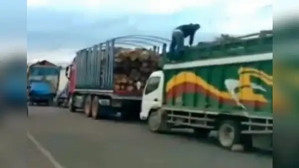 Cajamarca: manifestantes bloquean carretera que une Cajabamba con San Marcos y exigen renuncia de Dina Boluarte