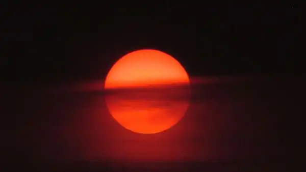 Científicos proponen lanzar polvo al espacio para bloquear el Sol y enfriar la Tierra