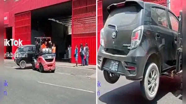Deja su auto estacionado en la puerta de un almacén y trabajadores lo retiran con un montacarga