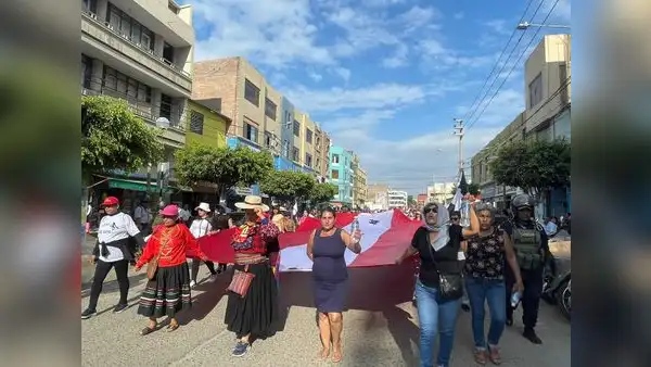 Sutep Lambayeque marcha contra Dina Boluarte, pero no respalda a Pedro Castillo