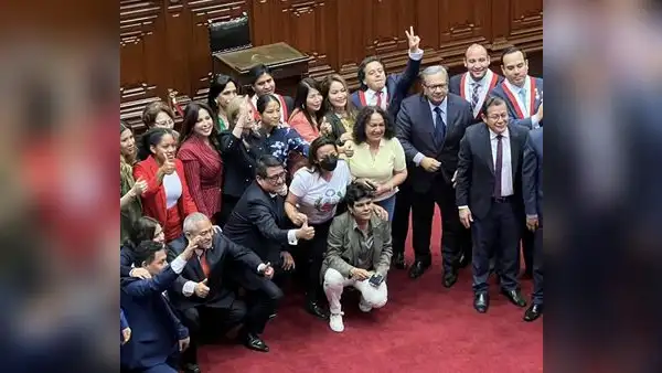 Presentan demanda de inconstitucionalidad contra ley que prohíbe reelección inmediata de congresistas