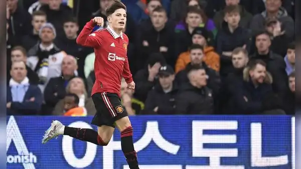 Manchester United venció 2-0 al Leeds y se mete en la pelea por la Premier League