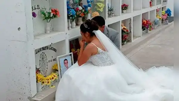 Novia a punto de casarse visita cementerio para pedir bendición a su padre fallecido por COVID‑19