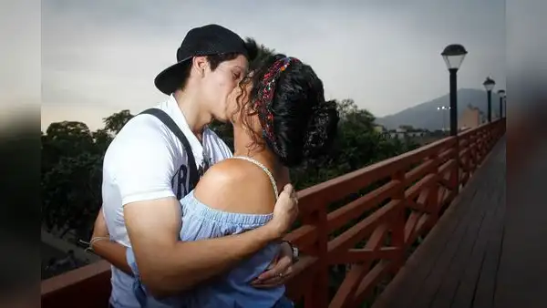 San Valentín: municipalidad de Comas premiará el beso más largo con hasta una refrigeradora