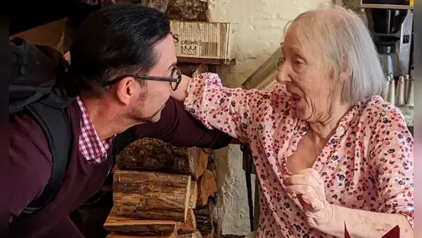 Hombre se encontró con su madre biológica 58 años después de haber sido adoptado