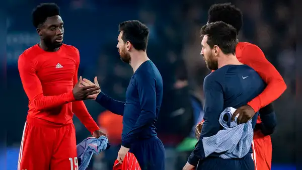 ¡Cumplió un sueño! Davies anuló a Messi, pero tras el partido lo buscó para cambiar camisetas