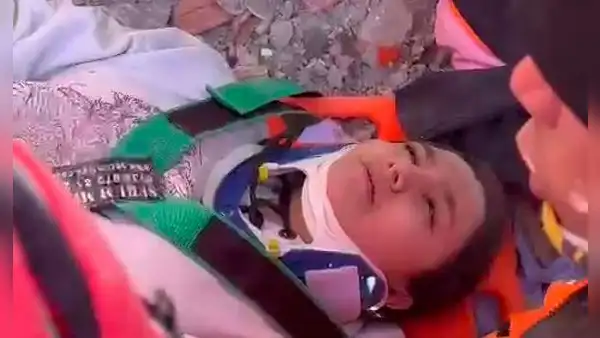 Rescatan con vida a Aleyna, la joven turca atrapada 11 días bajo los escombros tras terremoto