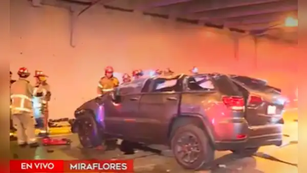 Vía Expresa: vehículo cayó desde puente Aramburú cuando huía de la Policía en San Isidro
