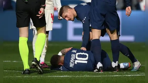 Neymar preocupa al PSG por posible lesión en el ligamento y no llegaría contra el Bayern
