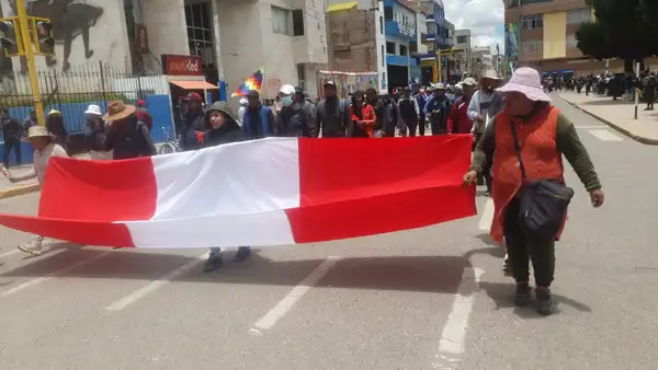 En Puno aún se tiene vías bloqueadas por manifestantes