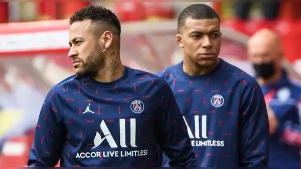 Mbappé desmiente críticas a Neymar por sus salidas a comer y jugar póker