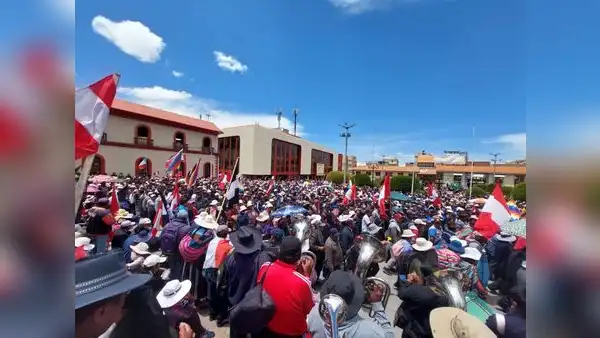 Miles de aimaras anuncian "guerra civil" si el Gobierno sigue enviando militares a Puno