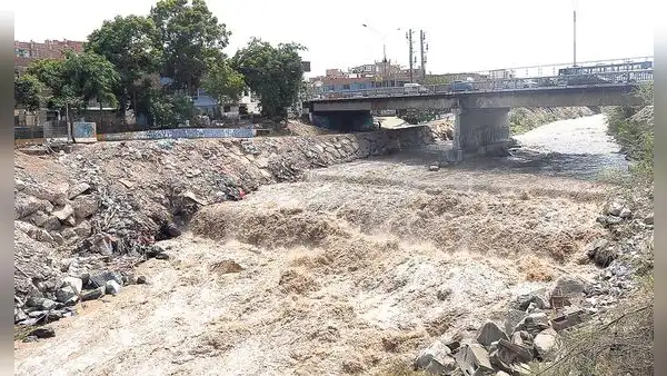 Caudal del río Rímac alcanza su nivel máximo y no hay un plan contra huaicos
