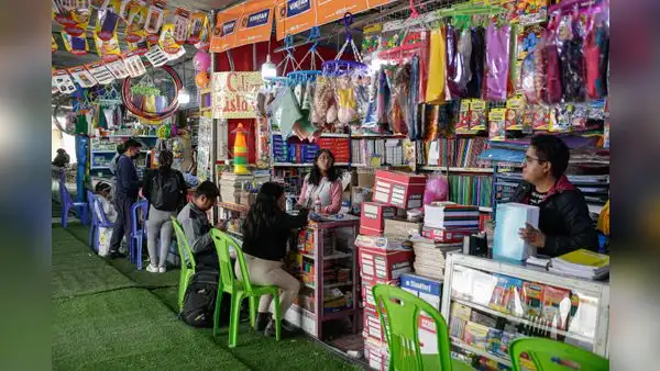 Útiles escolares suben precios por pandemia, crisis social e inflación