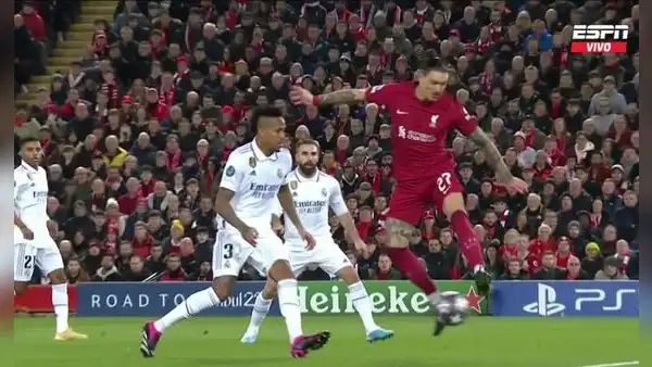 ¡A puro lujo! Darwin Núñez marcó un golazo de taco para el 1-0 del Liverpool ante el Madrid