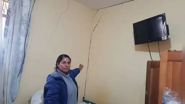 Una decena de viviendas al borde del colapso por temblor en Cusco