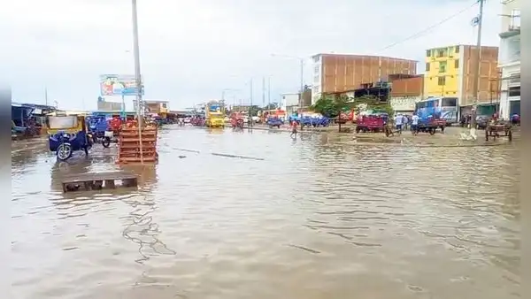 Zona fronteriza en Tumbes queda inundada por lluvias