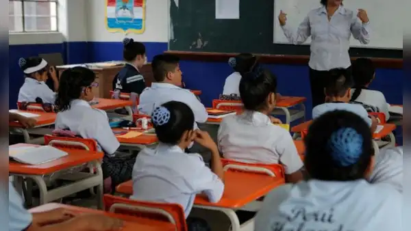 Si matriculo a mi hijo en un colegio particular, ¿estoy obligado a comprar el uniforme?