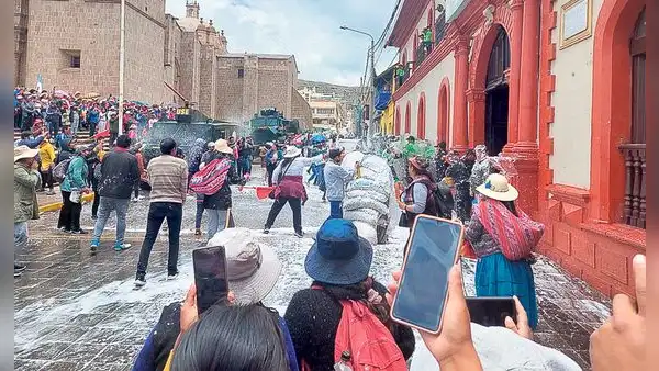 Aimaras y quechuas se alistan para viajar de Puno a Lima y continuar las protestas