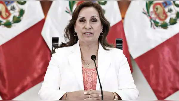 Dina Boluarte retira definitivamente al embajador del Perú en México