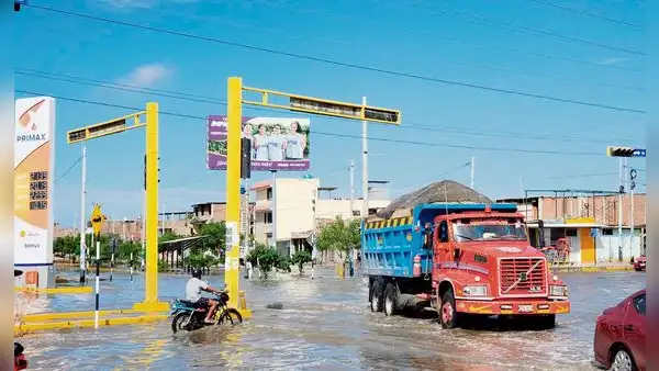 Arrecian lluvias y hay 298 distritos en peligro