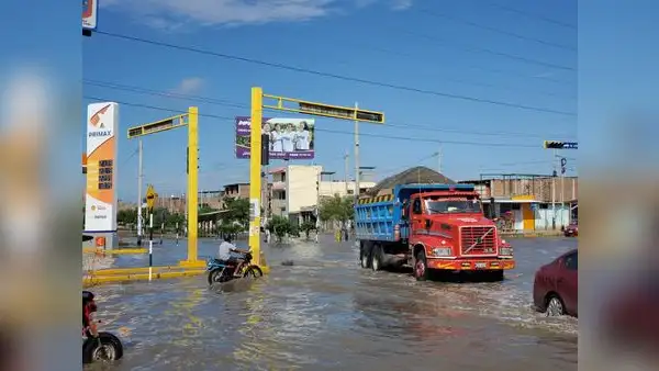 Lluvias intensas aisló a 5.000 pobladores tras activarse quebrada San Francisco, en Piura