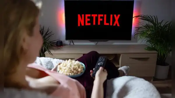 Así es como una mujer gana dinero viendo Netflix en su tiempo libre