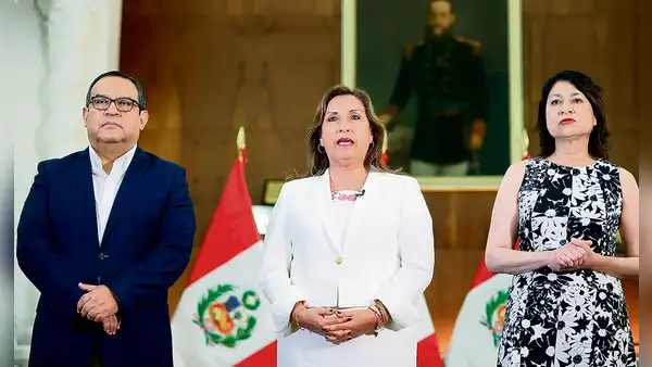 Óscar Vidarte: El Perú se aísla al retirar a su embajador en México