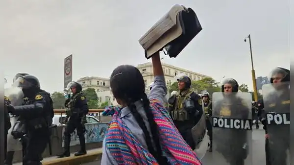 Dirigente de Puno califica como "mentira" la alerta de la PNP sobre actos vandálicos en Lima