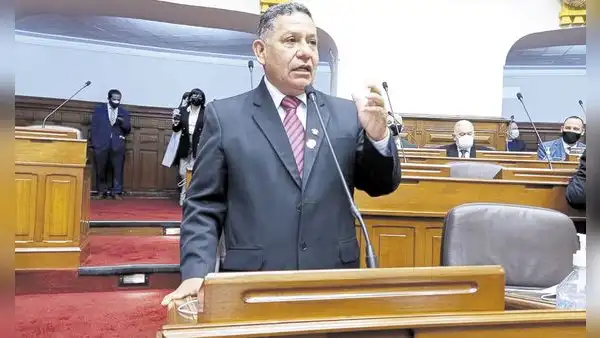 Tres congresistas admiten que los rechazan por no adelantar elecciones