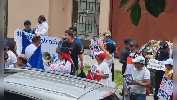 La Resistencia acosa y hostiga sede de la Coordinadora Nacional de Derechos Humanos