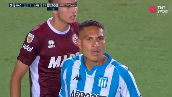 ¡Debajo del arco! Paolo Guerrero falló increíble situación de gol para Racing al último minuto