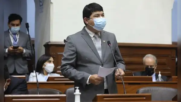 Esposa del congresista fujimorista Eduardo Castillo lo denuncia por violencia psicológica