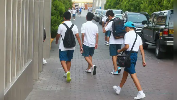 Si mi hijo llega tarde al colegio, ¿le pueden prohibir el ingreso? Esto señala Indecopi