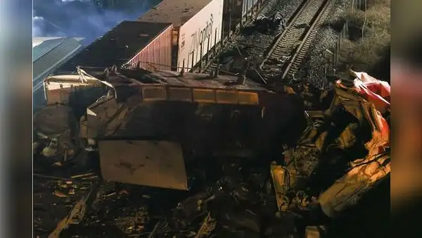 Grecia: al menos 36 muertos y más de 80 heridos deja choque entre 2 trenes