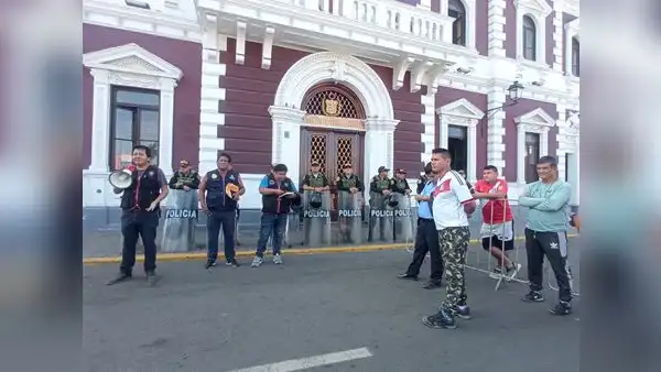 Trujillo: serenos protestaron para exigir cumplimiento de sus pactos colectivos