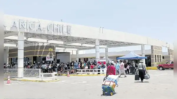 Chile militariza frontera para cerrar paso a migrantes de Perú